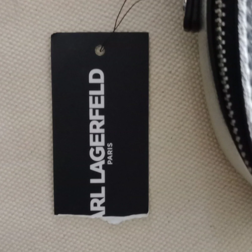 BNWT Karl Largerfeld silver & black crossbody bag with face logo - Picture 6 of 13